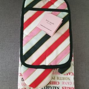 Kate Spade 3 piece oven mitt/towel set